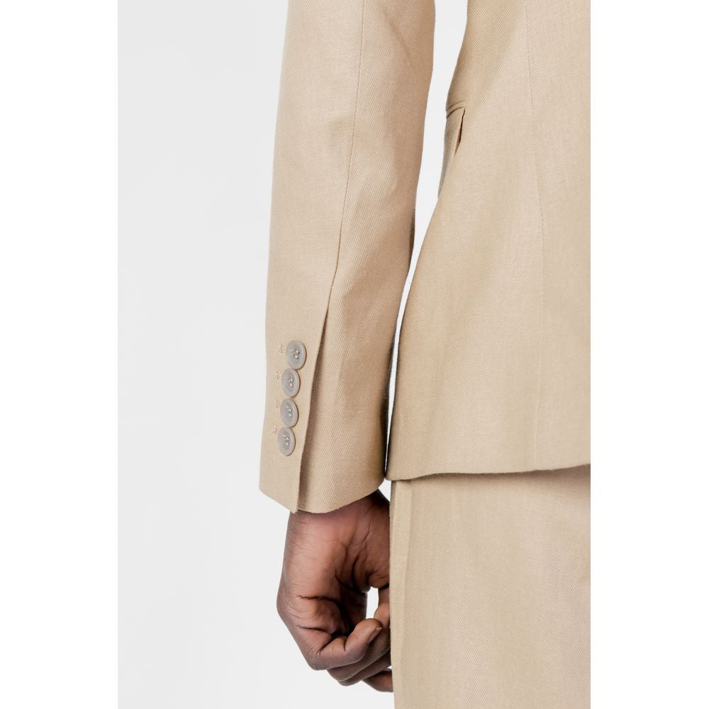 Close-up of a beige linen suit jacket from Antony Morato, featuring buttoned cuffs, ideal for spring and summer fashion.