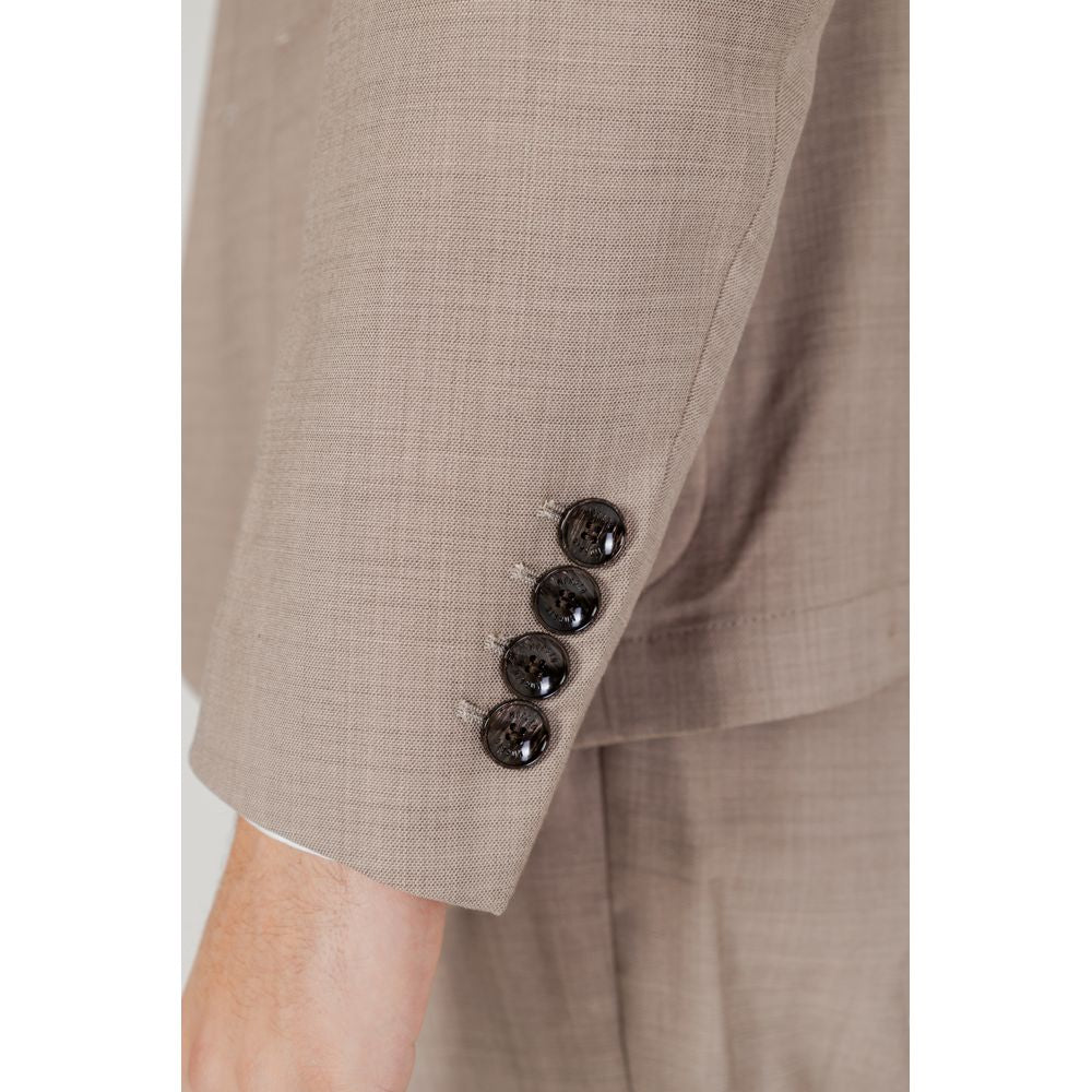 Close-up of Antony Morato beige polyester suit sleeve with black buttons, ideal for spring/summer menswear fashion.