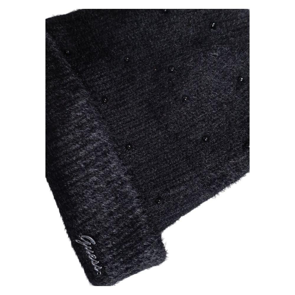 Guess women's black cotton hat, fall/winter collection, 61% cotton and 39% acrylic, close-up view with subtle design details.