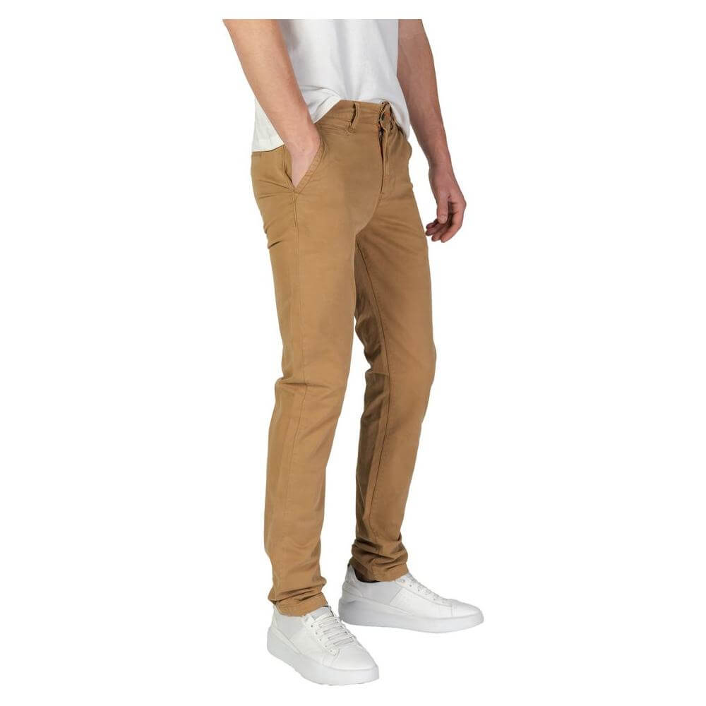 Men's Superdry beige slim cotton pants, fall/winter collection, side view with white sneakers, 98% cotton, 2% elastane.