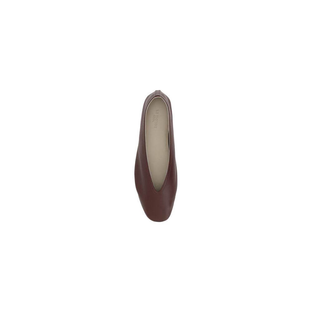 Top view of Le Monde Beryl Luna ballerinas in brown leather with flat sole and beveled toe, perfect for casual-chic occasions.