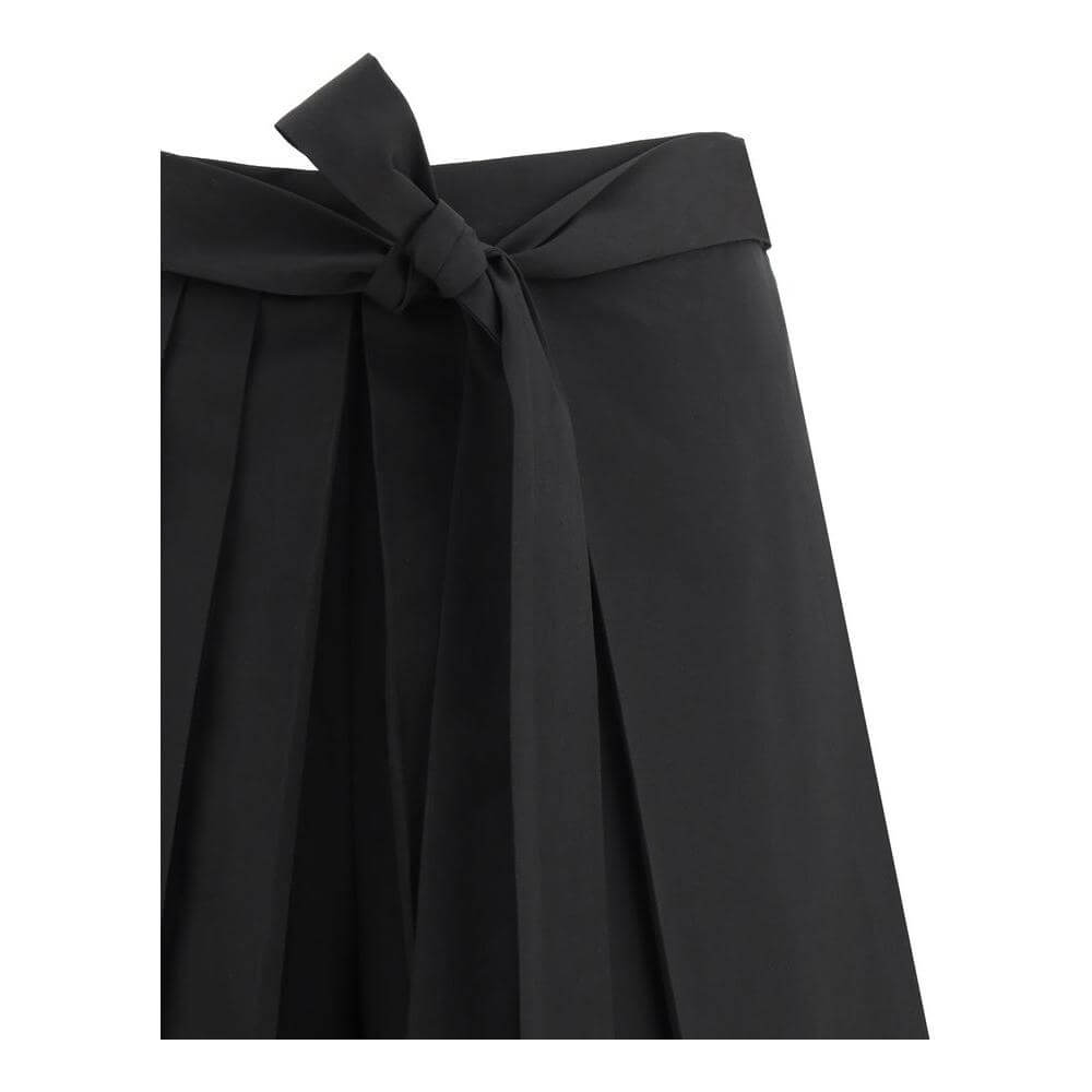 Fabiana Filippi relaxed fit pants with wide leg, pleats, and a knotted sash at the waist, showcasing sophisticated elegance.