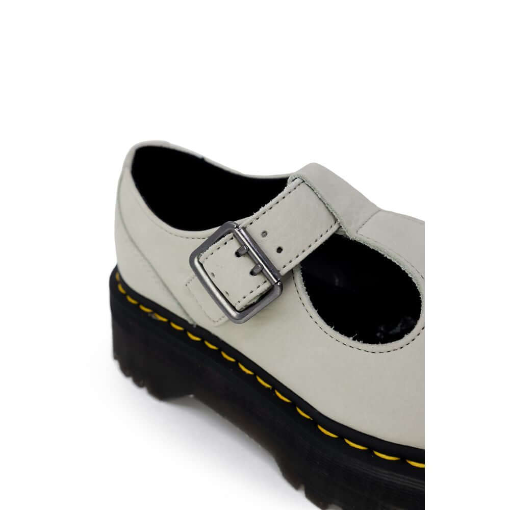 Women's flat shoe in green suede leather with buckle and 4.5 cm heel. Ideal for spring/summer collection.