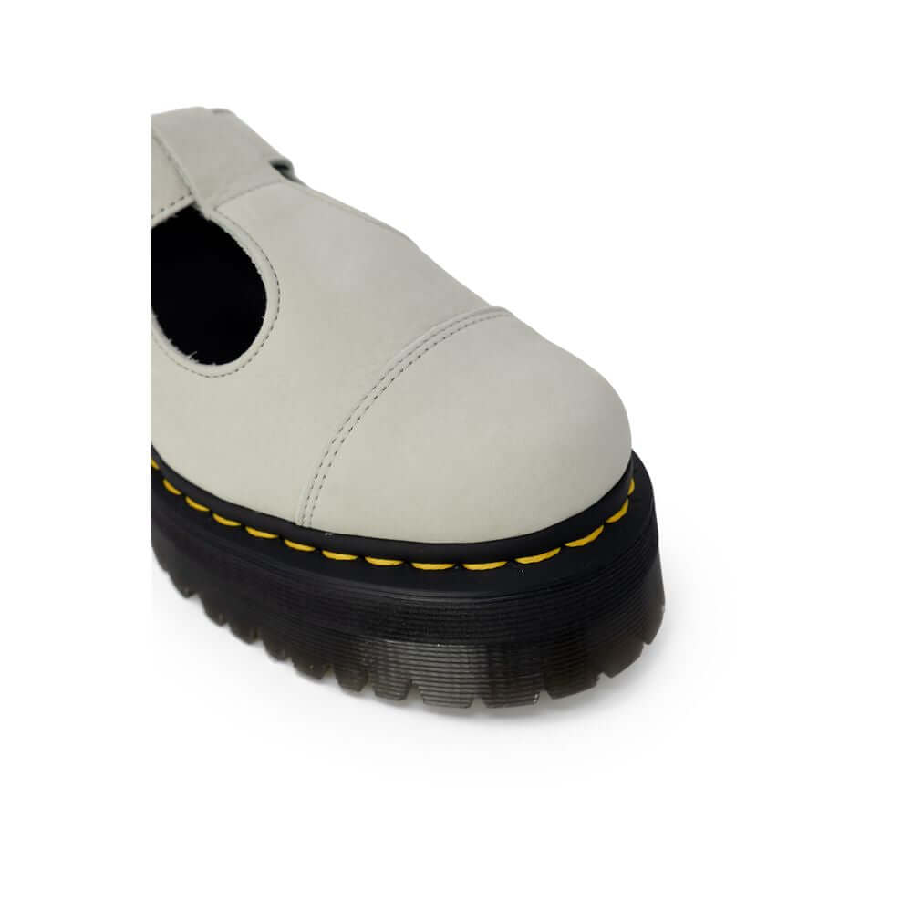 Dr. Martens green suede leather flat shoe with thick black rubber sole, perfect for women's spring/summer collection, heel height 4.5 cm.
