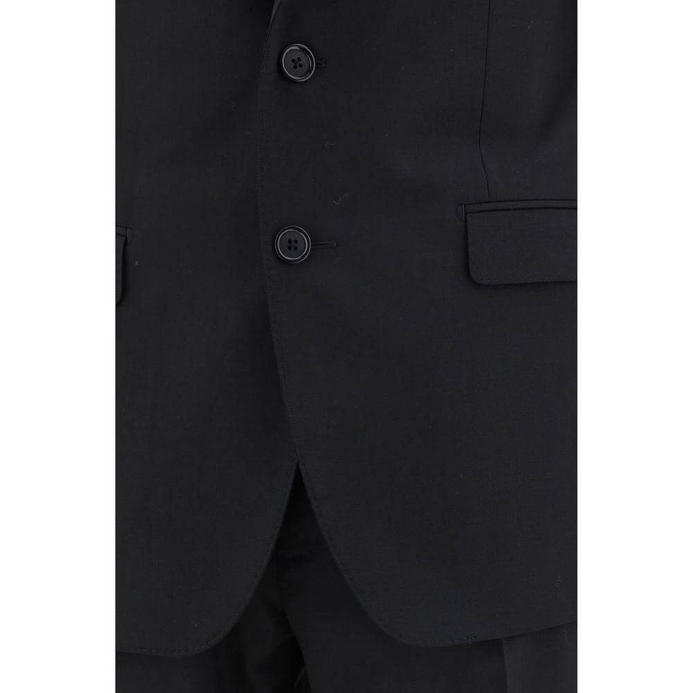 Close-up of Dolce & Gabbana wool suit with single-breasted button closure and flap pockets, showcasing elegant tailoring.