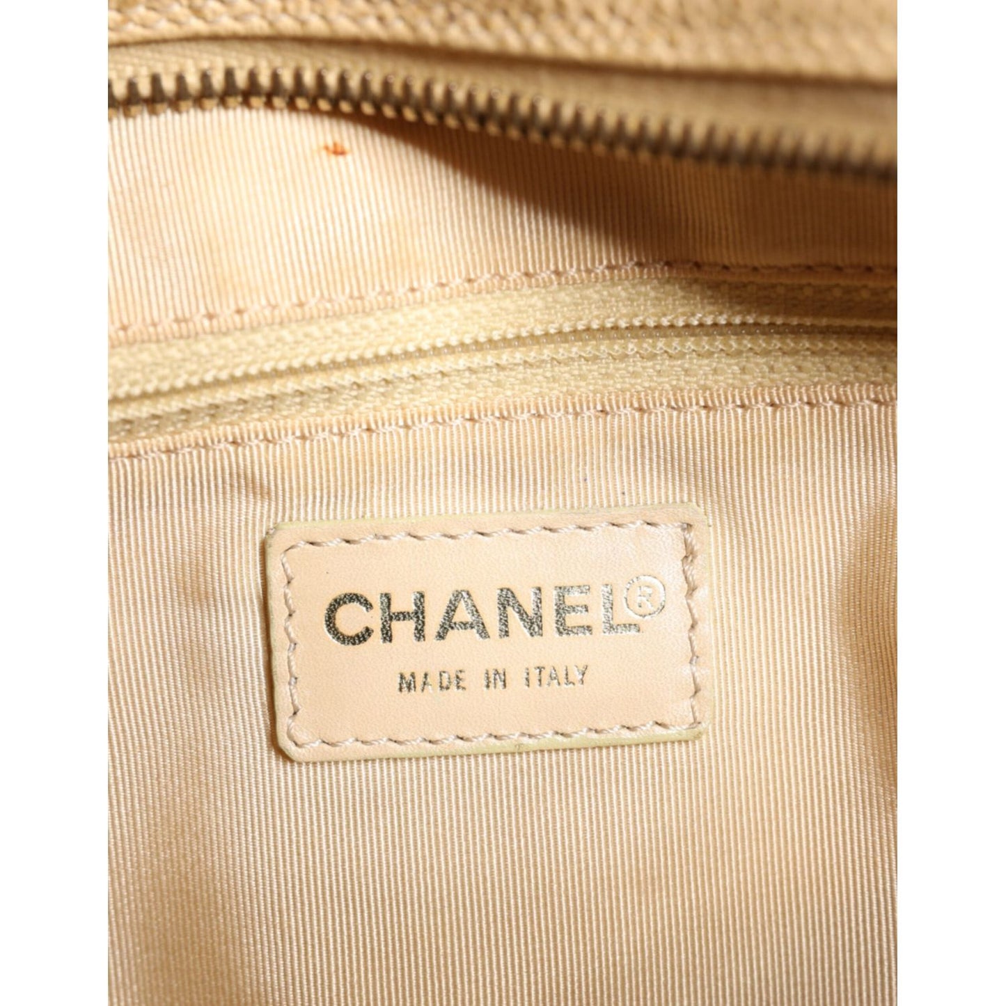 Chanel Beige Caviar De Coco Chain Leather Purse Bag CHA128