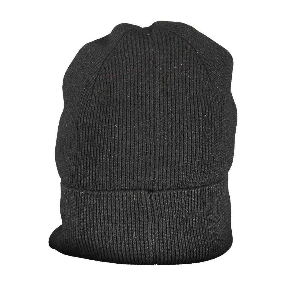 Black Calvin Klein wool hat with logo embroidery, made of 55% recycled materials. Fashionable and eco-friendly winter accessory.