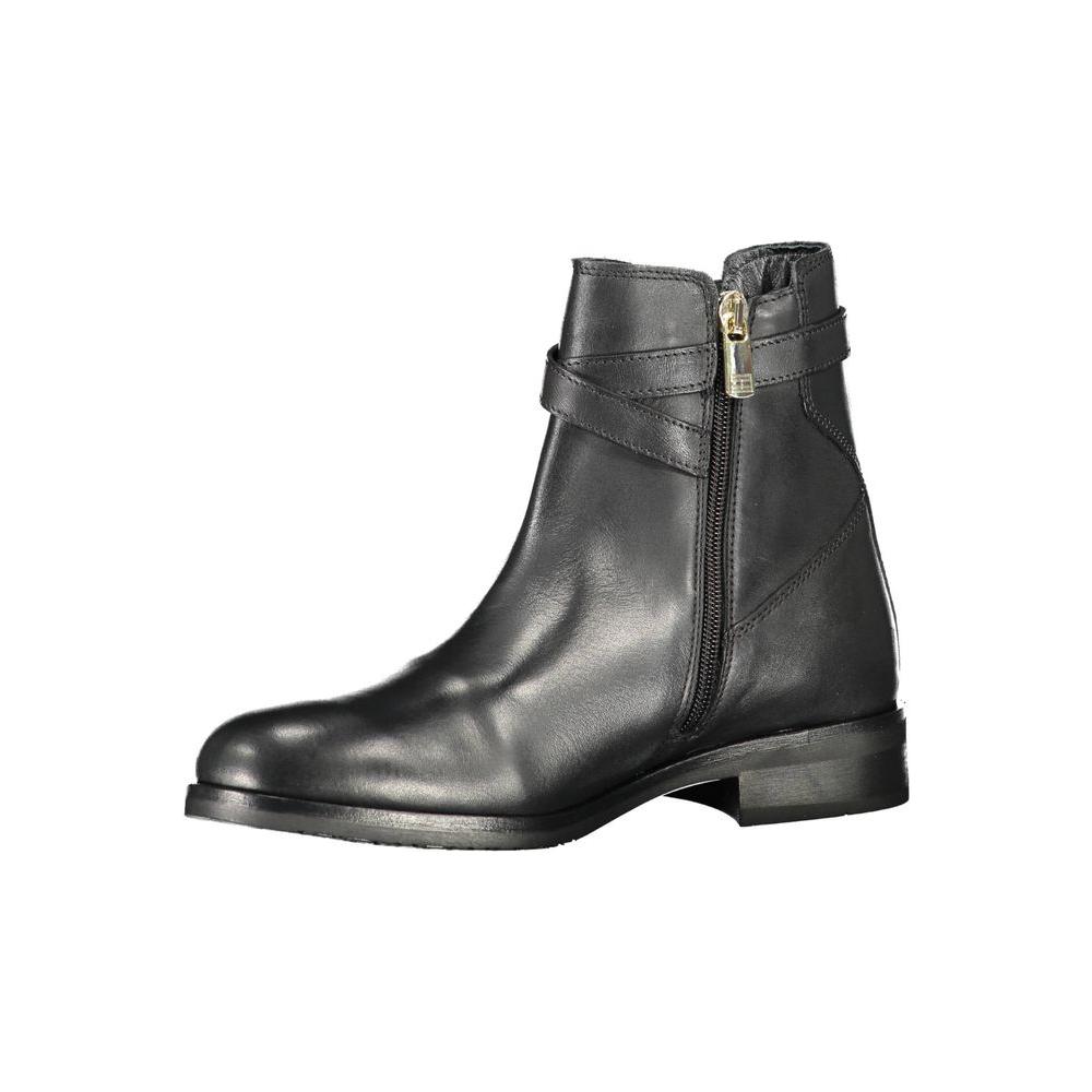 Tommy Hilfiger black leather women's ankle boot with side zip and logo accent, urban chic design for fashion-forward style.