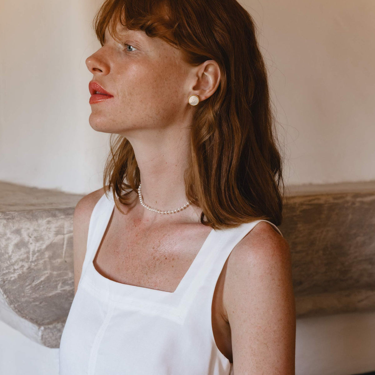 Woman wearing earrings and necklace showcasing MAJORICA JEWELRY Mod. 17785.00.1.E00.906.1.