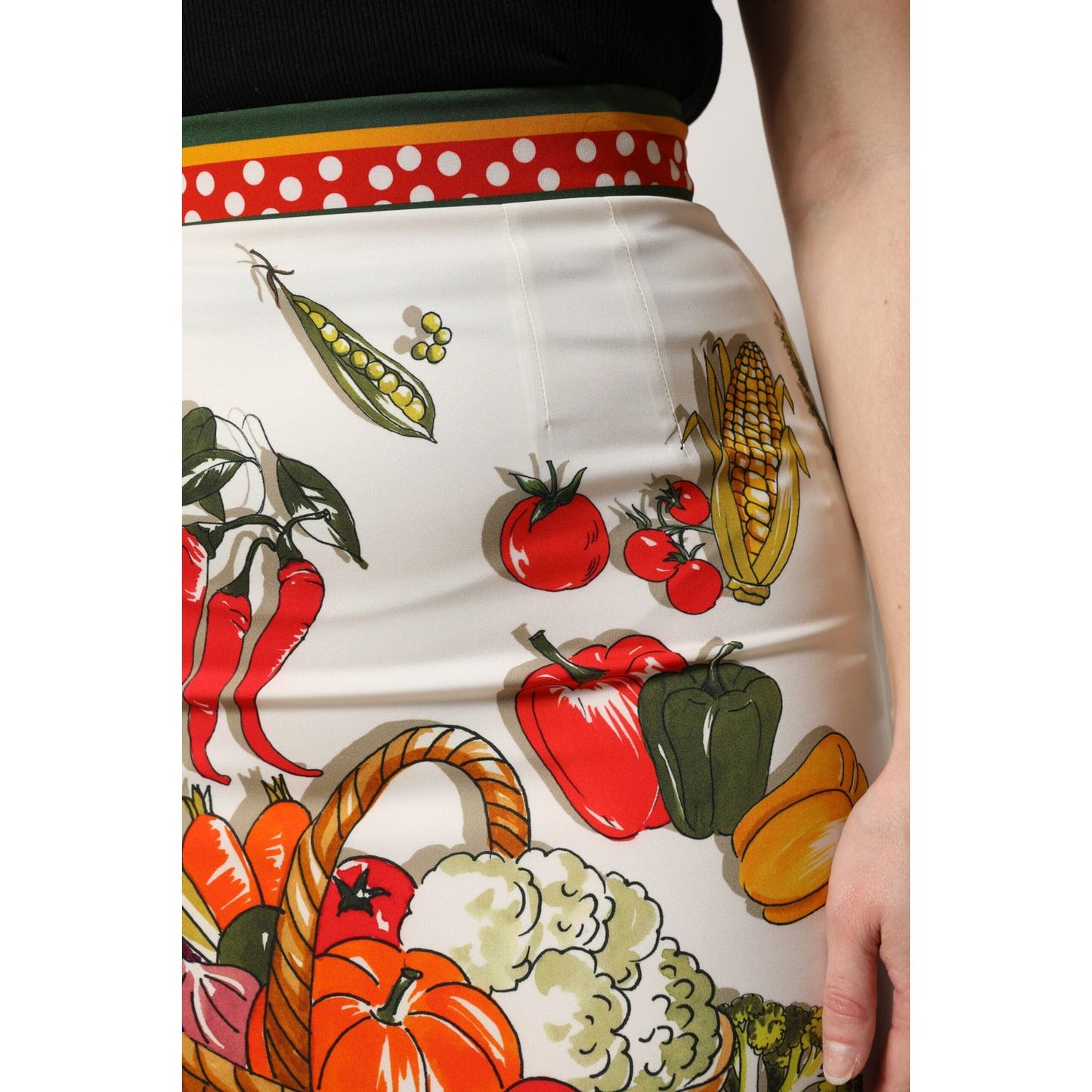 Dolce & Gabbana multicolor high waist pencil cut midi skirt with vegetable print, featuring a vibrant design and zipper closure.