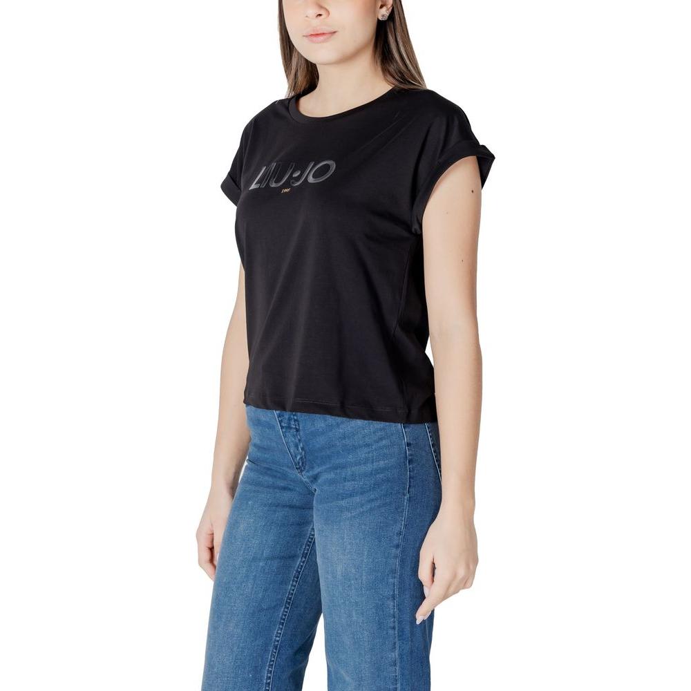 Woman wearing Liu Jo black cotton t-shirt with short sleeves and logo, paired with blue jeans.