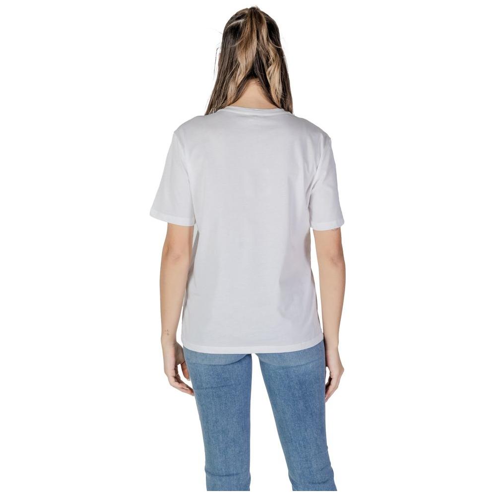 Woman wearing Liu Jo white cotton short-sleeve T-shirt from the Spring/Summer collection, back view.