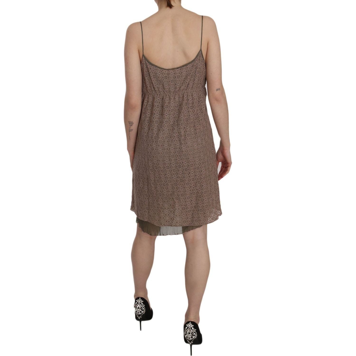 别致的绿色 A 字形细肩带迷你连衣裙