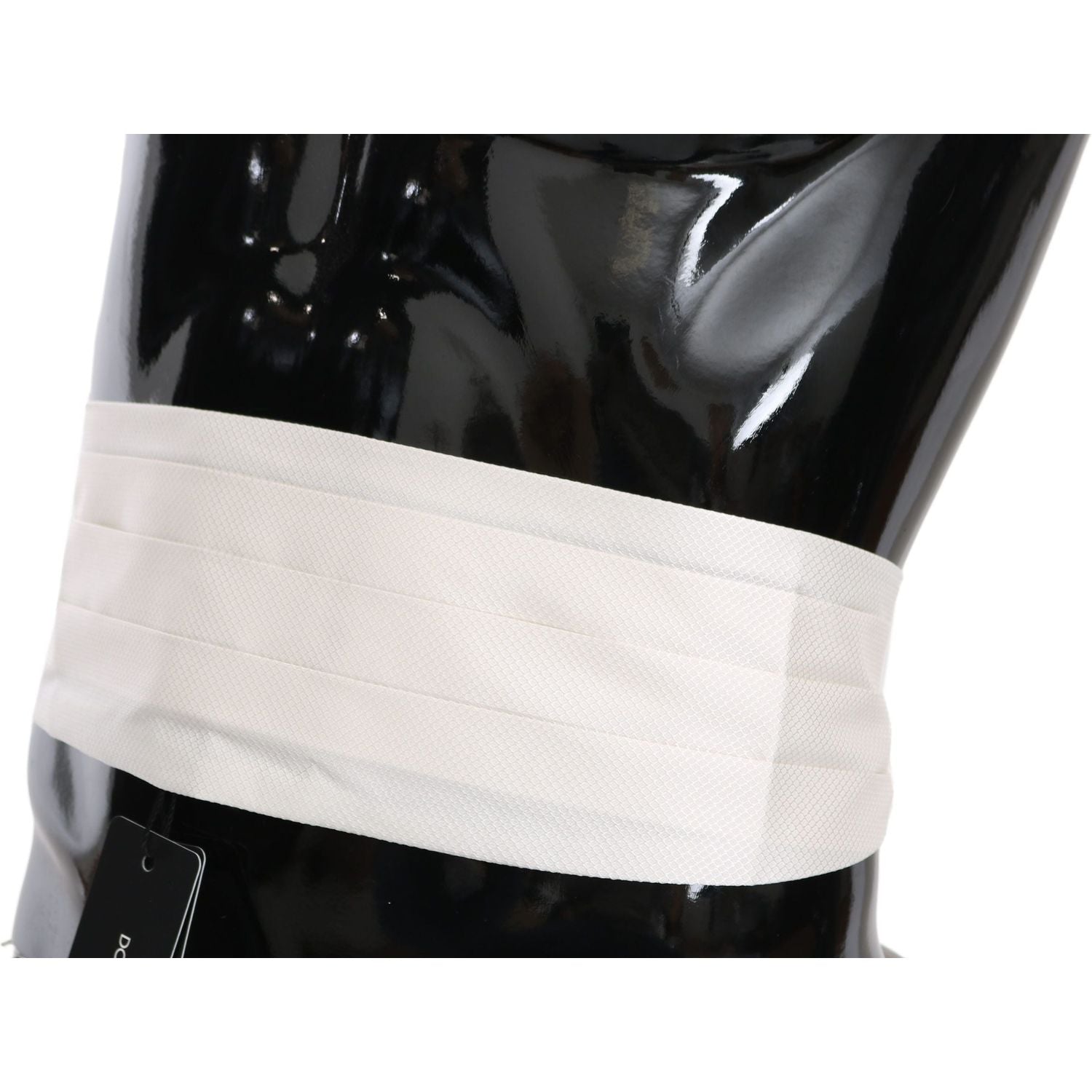 优雅的白色丝绸腰带