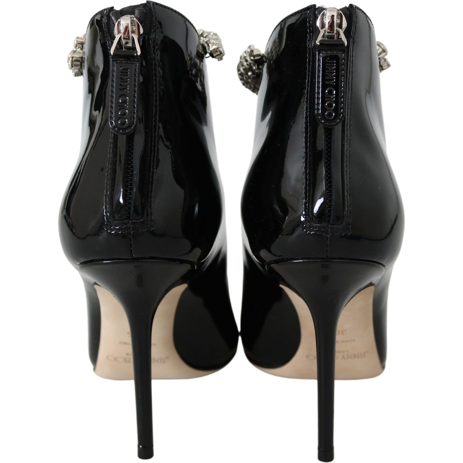 优雅的黑色漆皮高跟靴