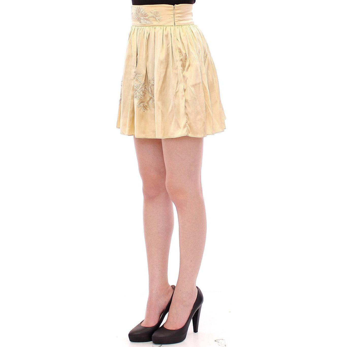 别致的米色花卉刺绣迷你裙