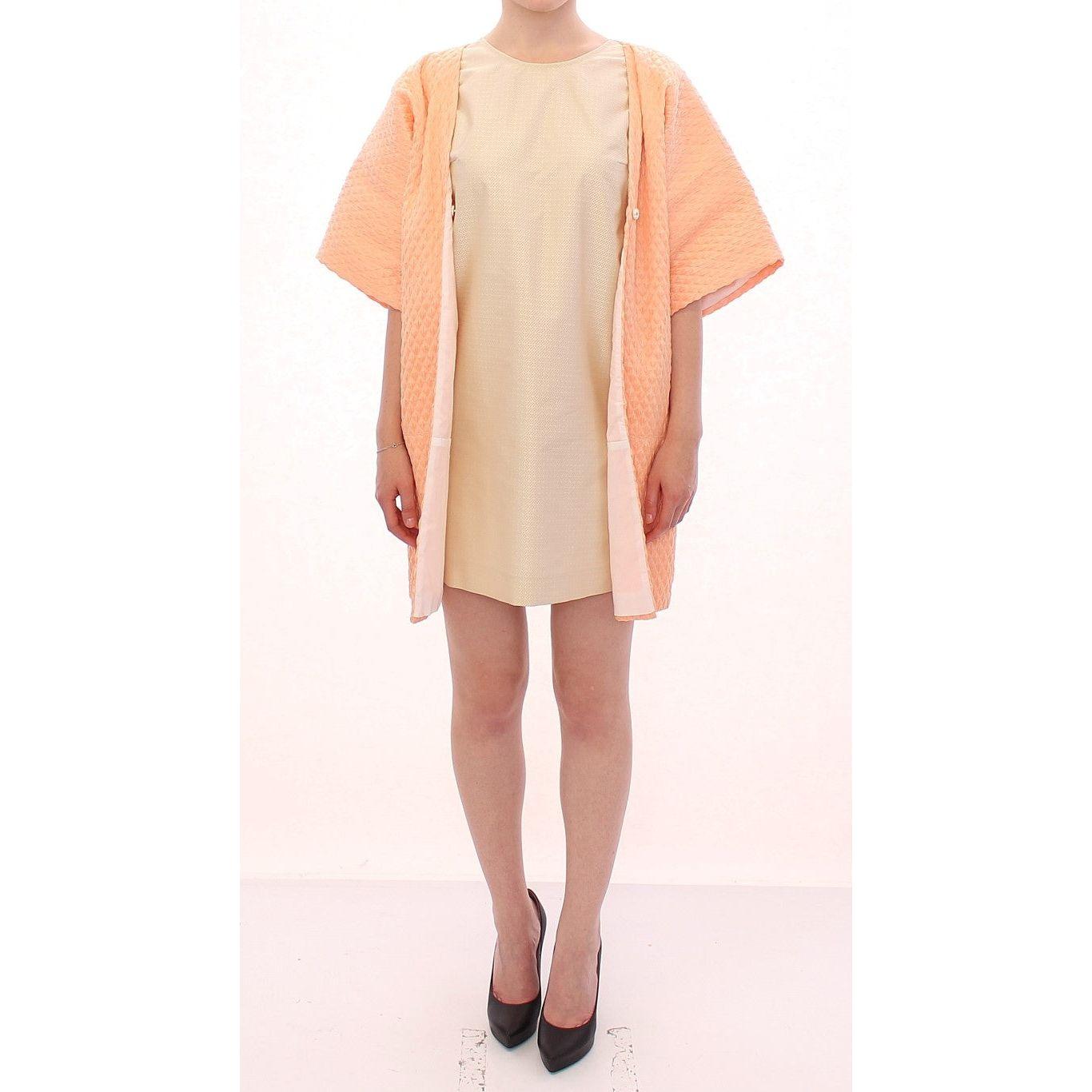 别致的粉色丝绸混纺短袖外套