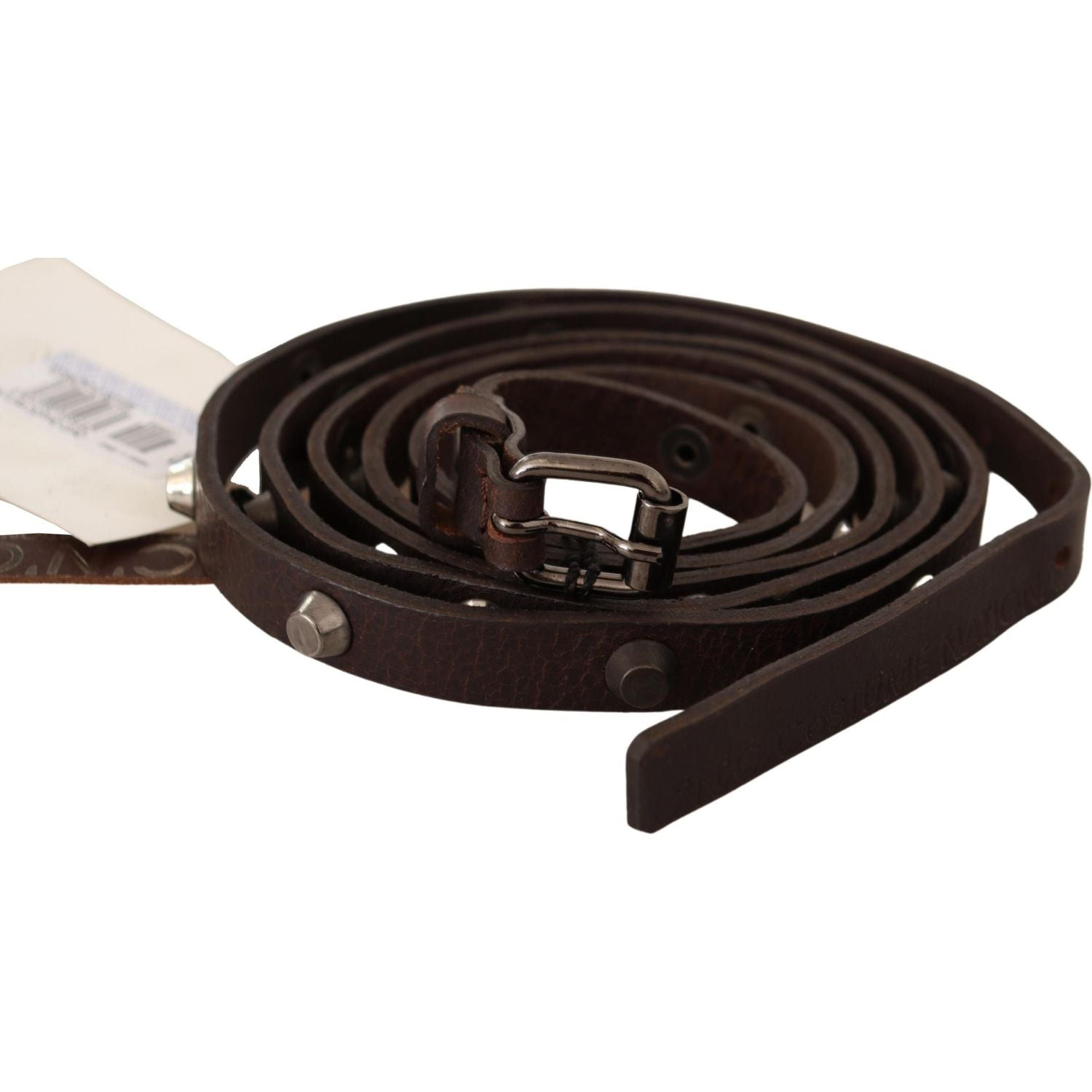 别致的棕色皮革时尚腰带，配银色扣