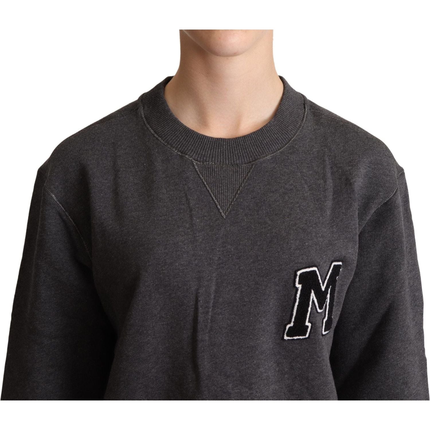 别致的灰色刺绣棉质毛衣