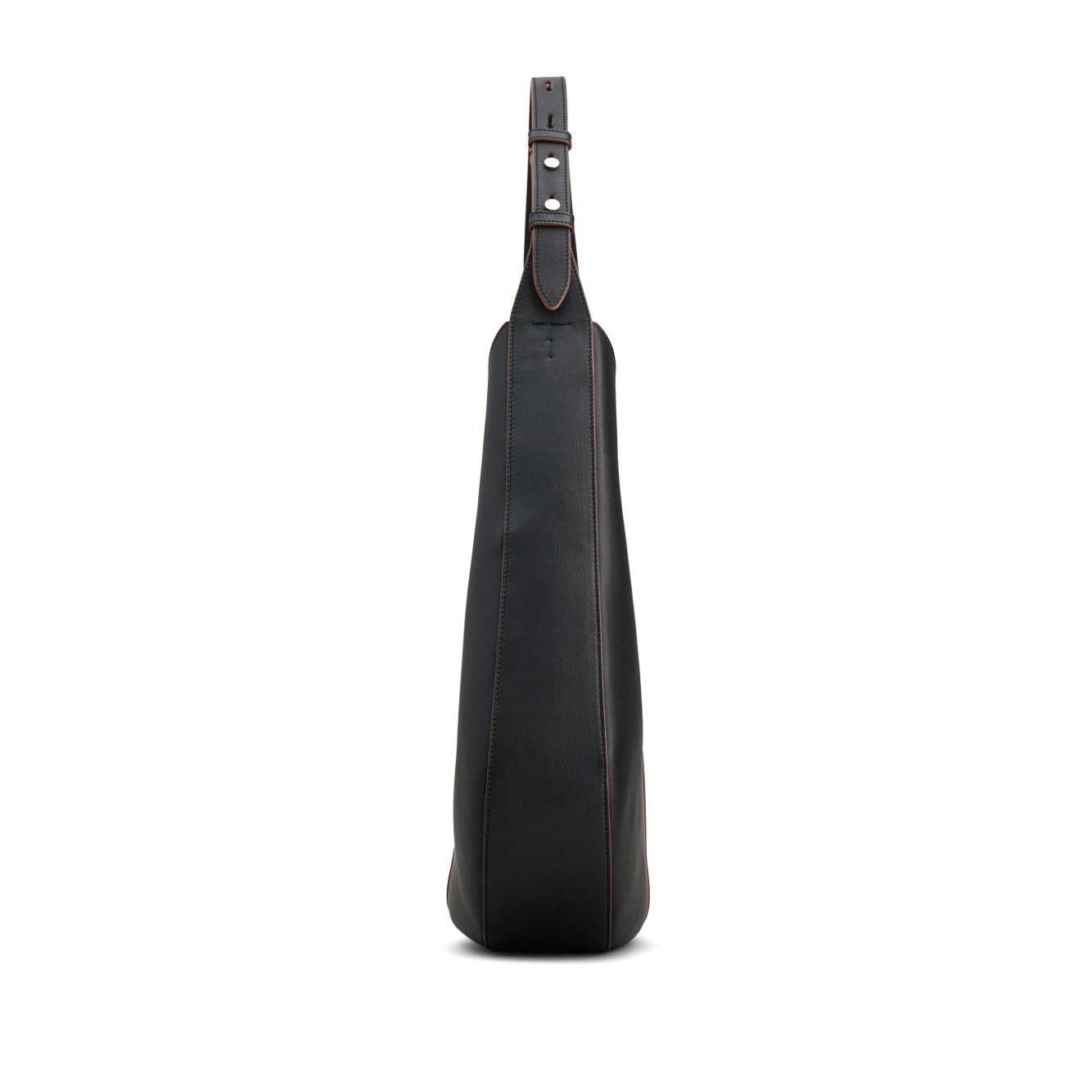 Front view with bag zipped and handles upright.