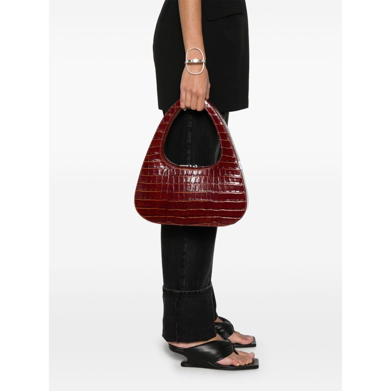 Front view with bag zipped and handles upright.