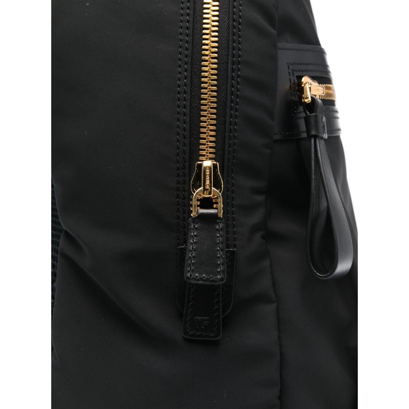 Front view with bag zipped and handles upright.
