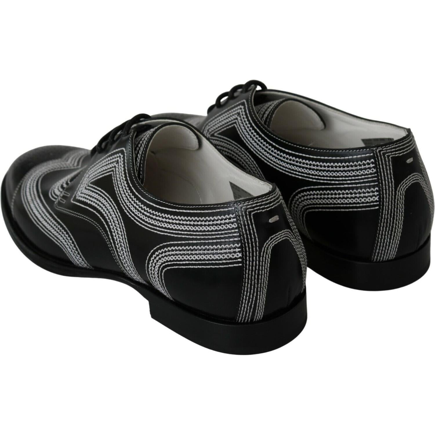 优雅的黑白德比鞋