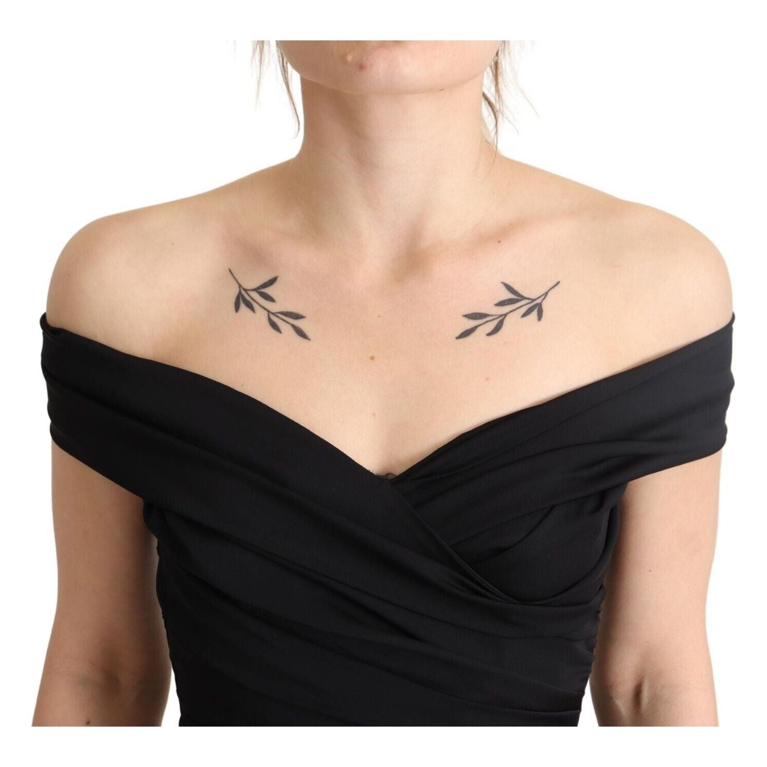 优雅黑色丝绸露肩连衣裙