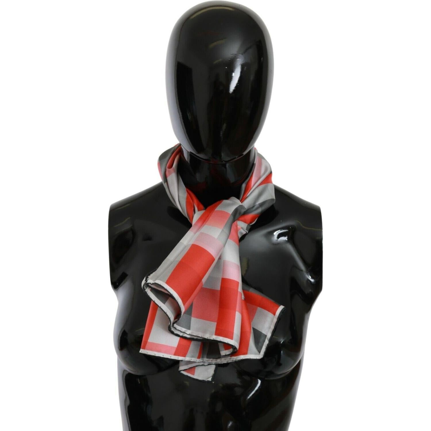 优雅的灰色和红色丝绸格纹围巾