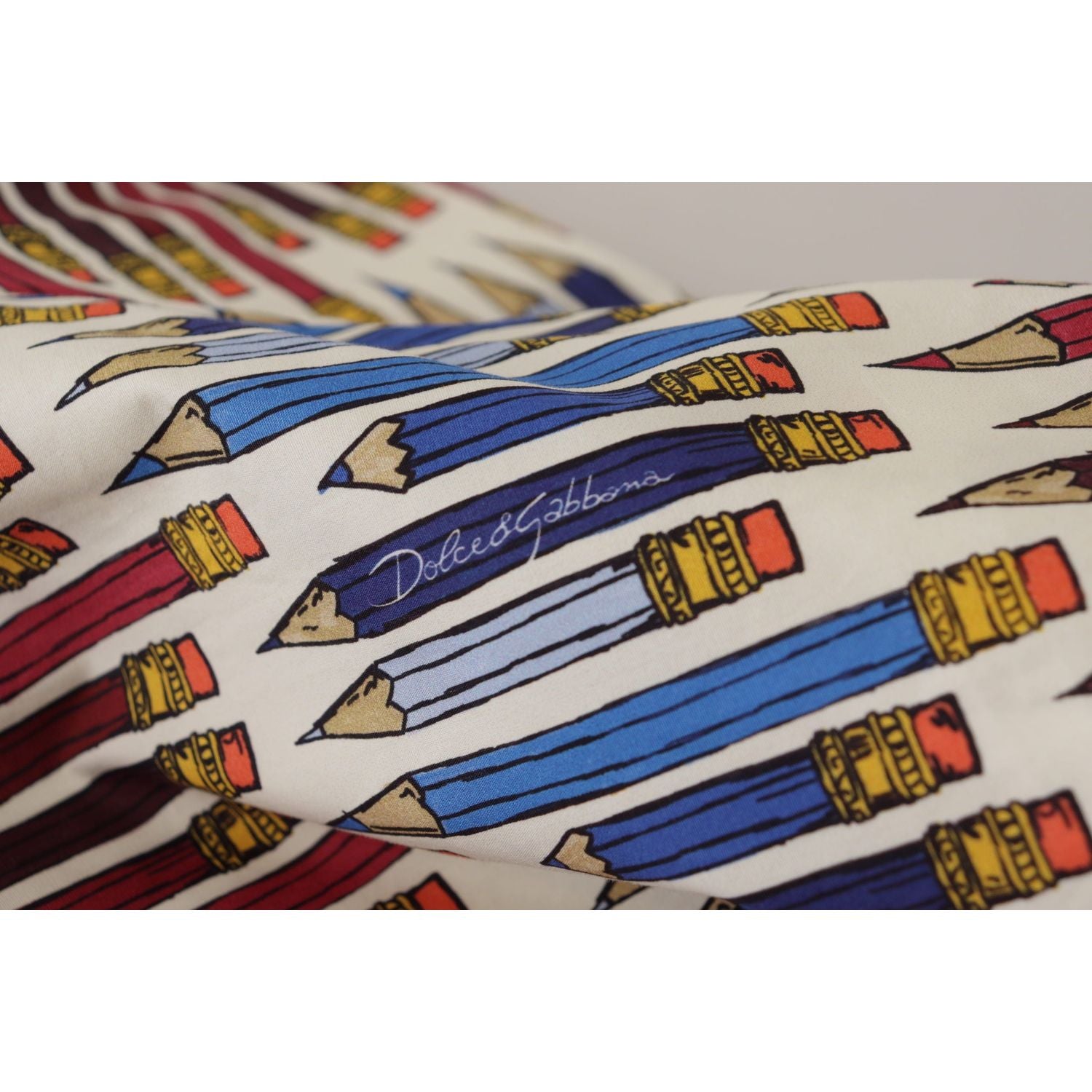 别致的白色铅笔印花短袖衬衫