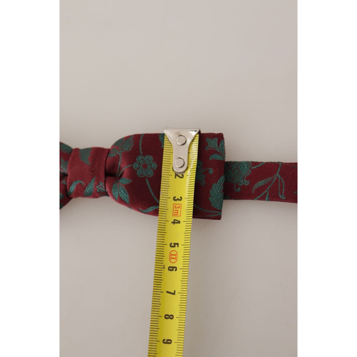 优雅的栗色图案领结