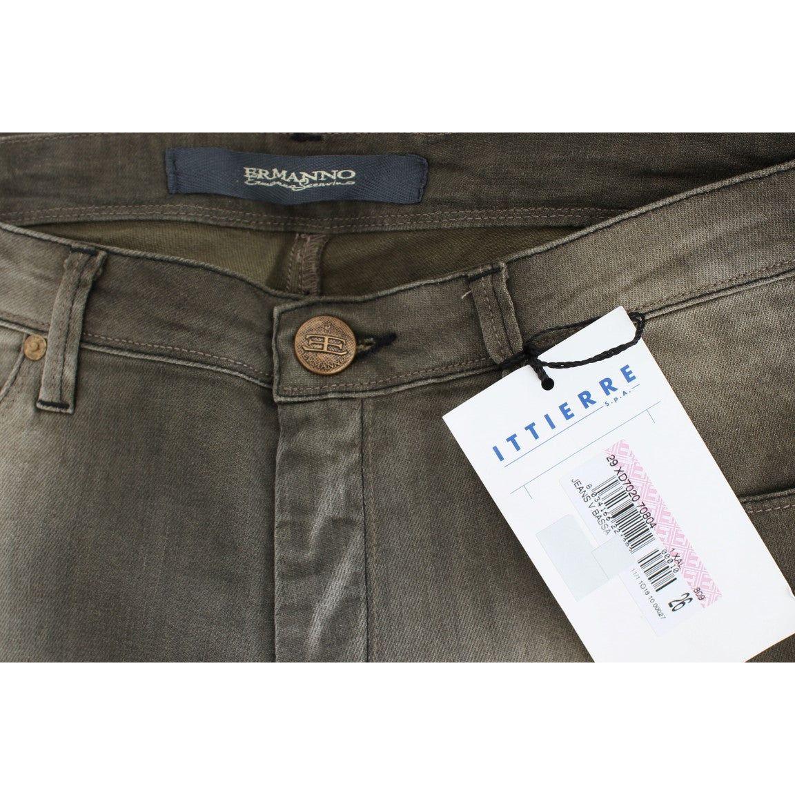 时尚灰色洗水男友风牛仔裤