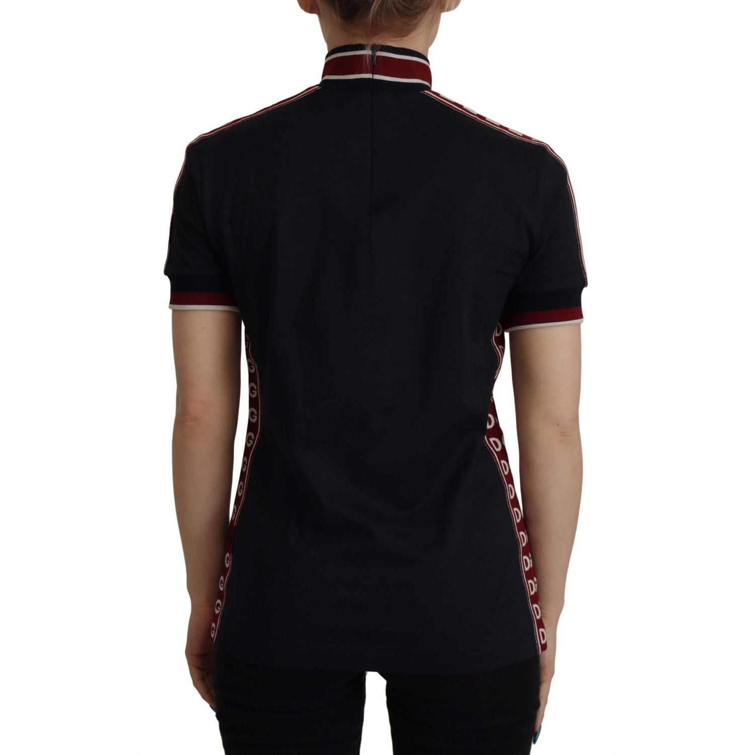 优雅黑色高领棉质 T 恤