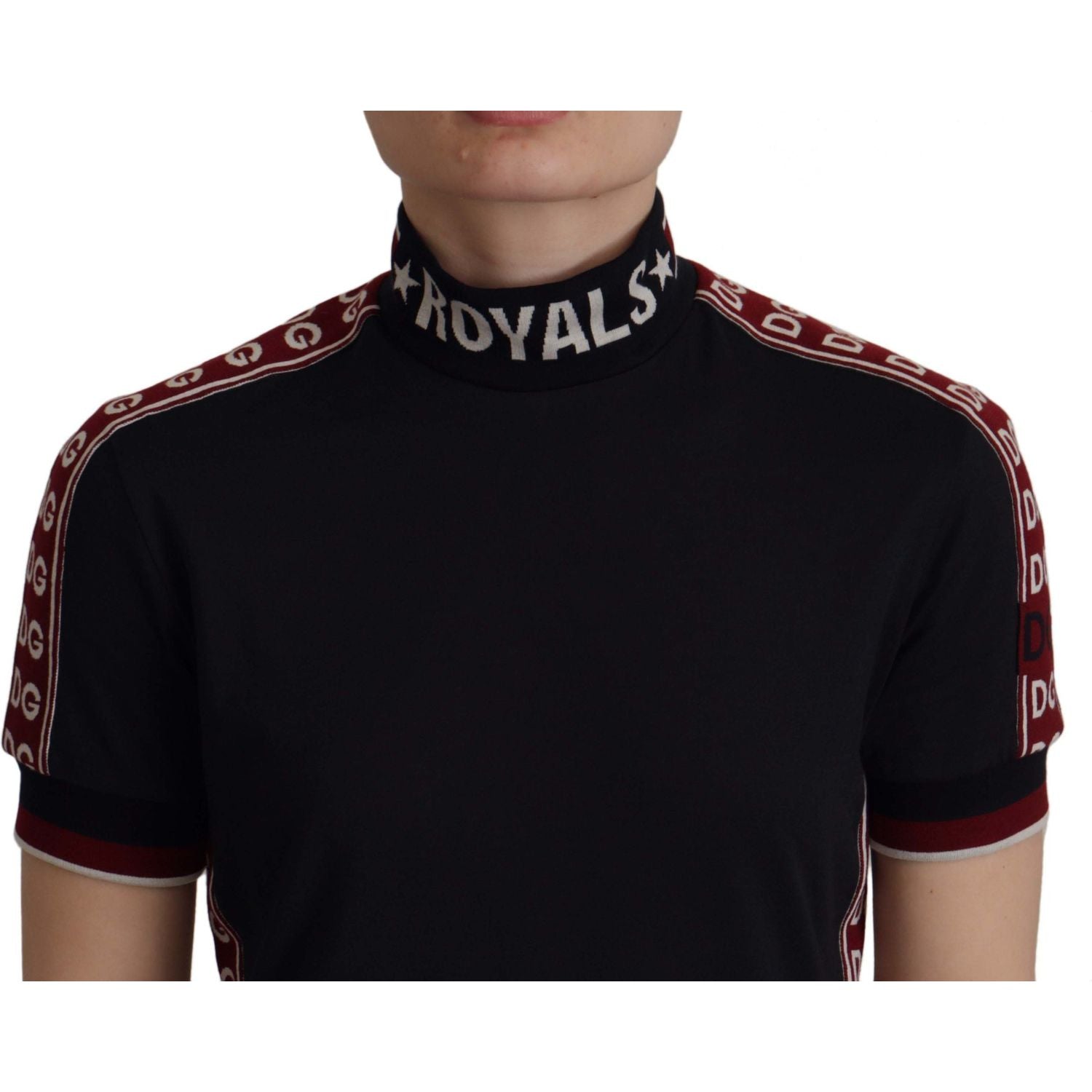 优雅黑色高领棉质 T 恤