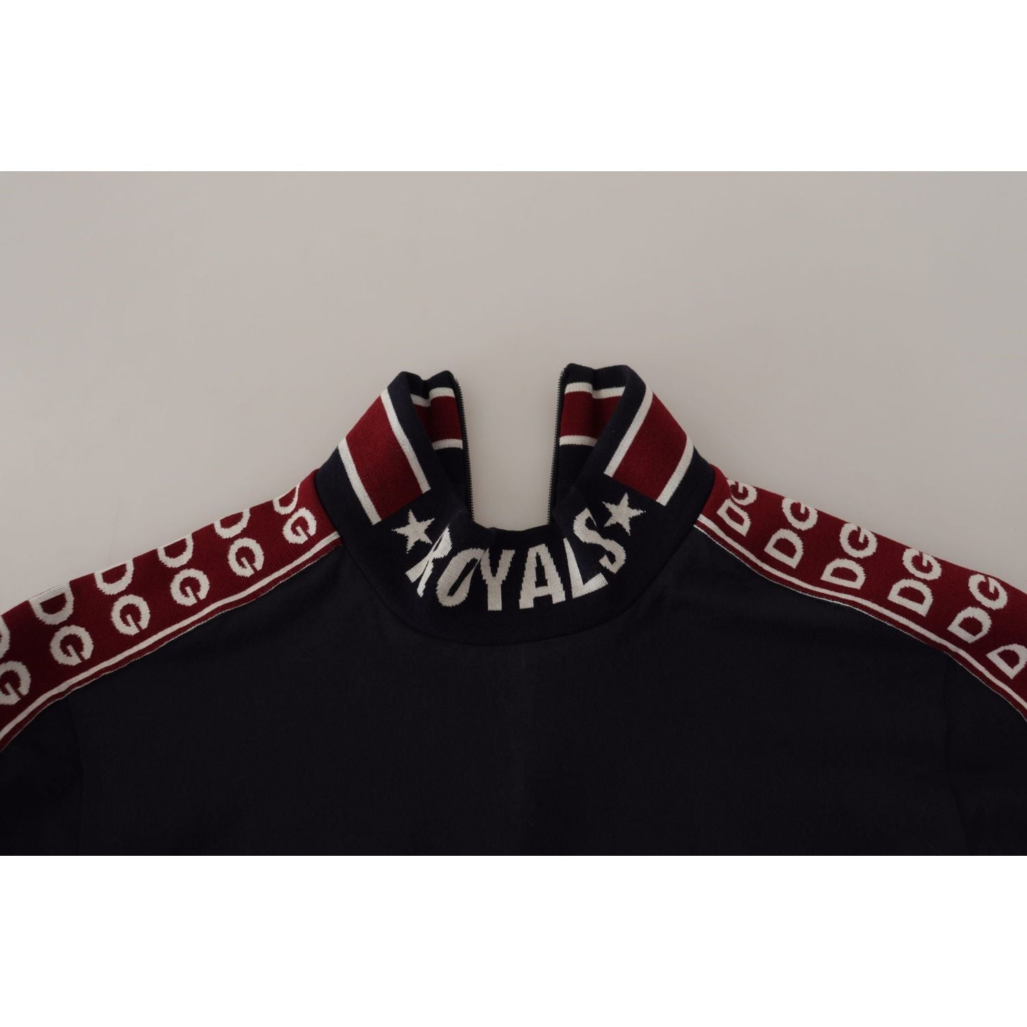 优雅黑色高领棉质 T 恤