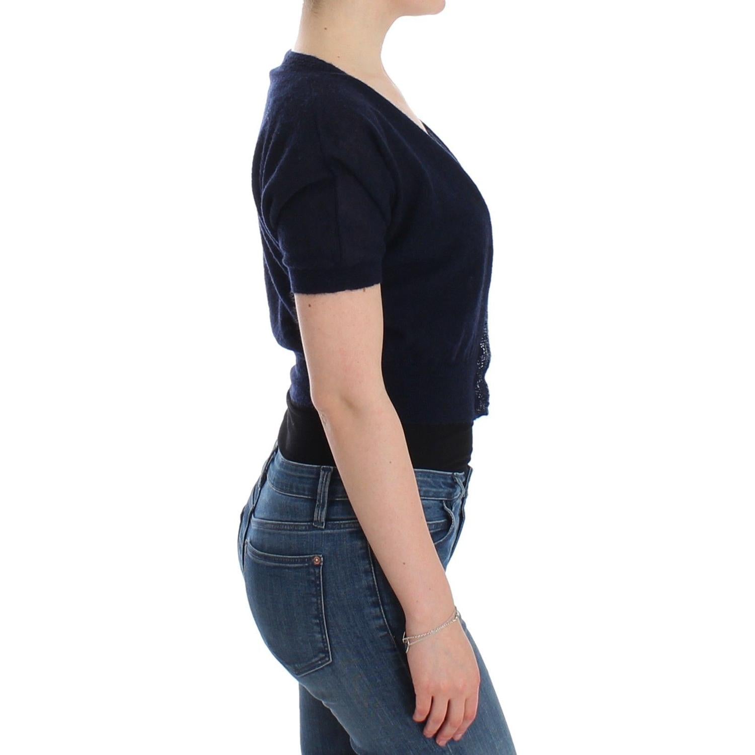 优雅短款蓝色羊驼混纺毛衣