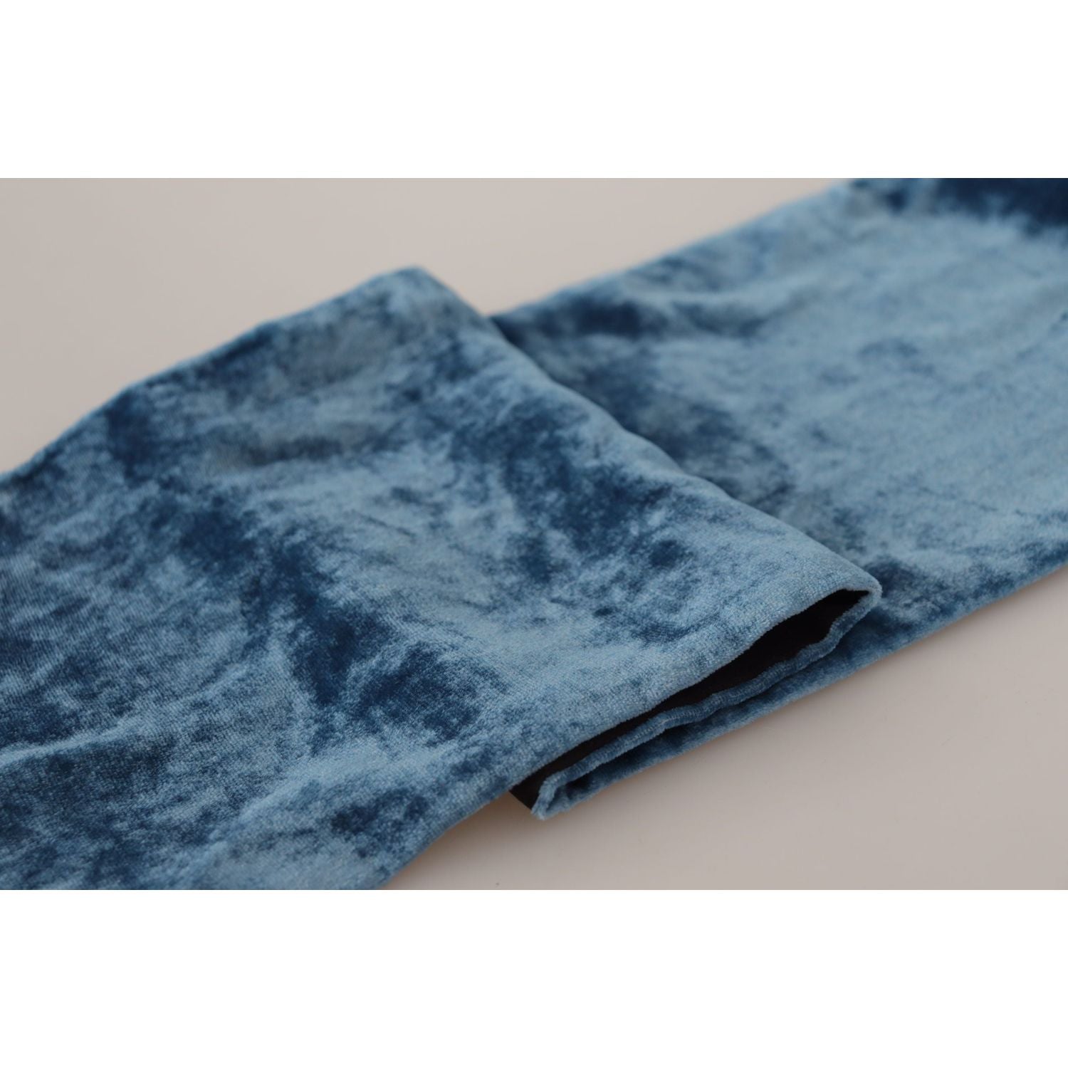 优雅的皇家蓝色真丝男士围巾