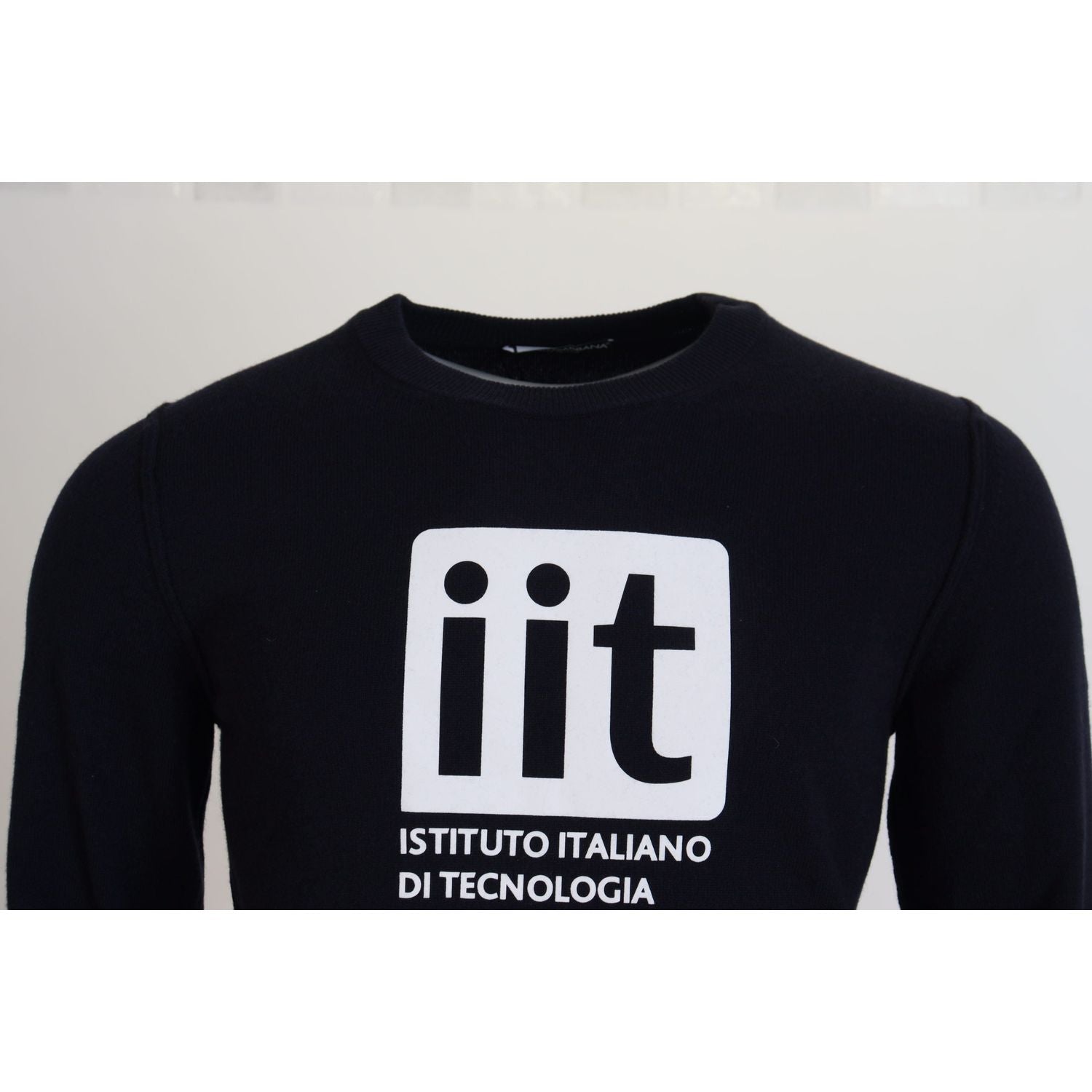 优雅蓝色羊绒套衫