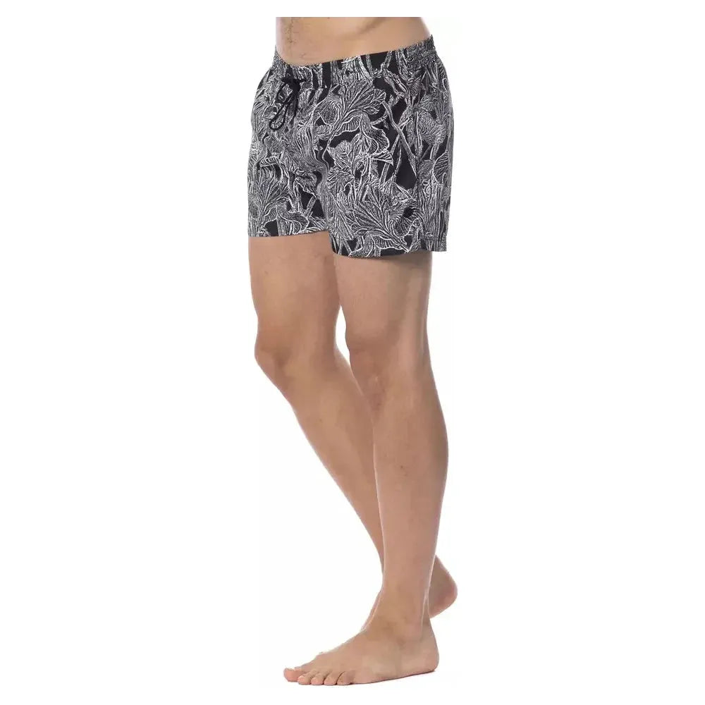 适合现代男士的时尚单色泳衣