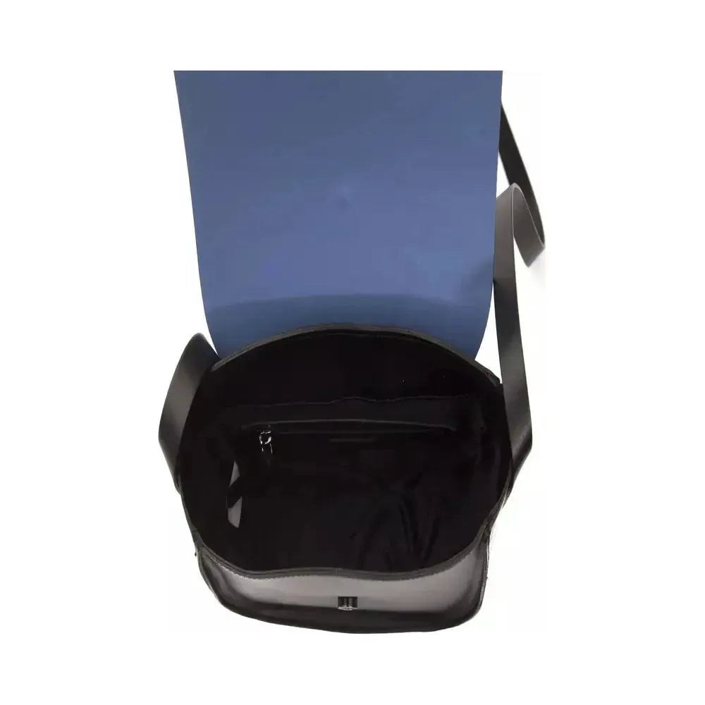 别致的蓝色皮革斜挎包