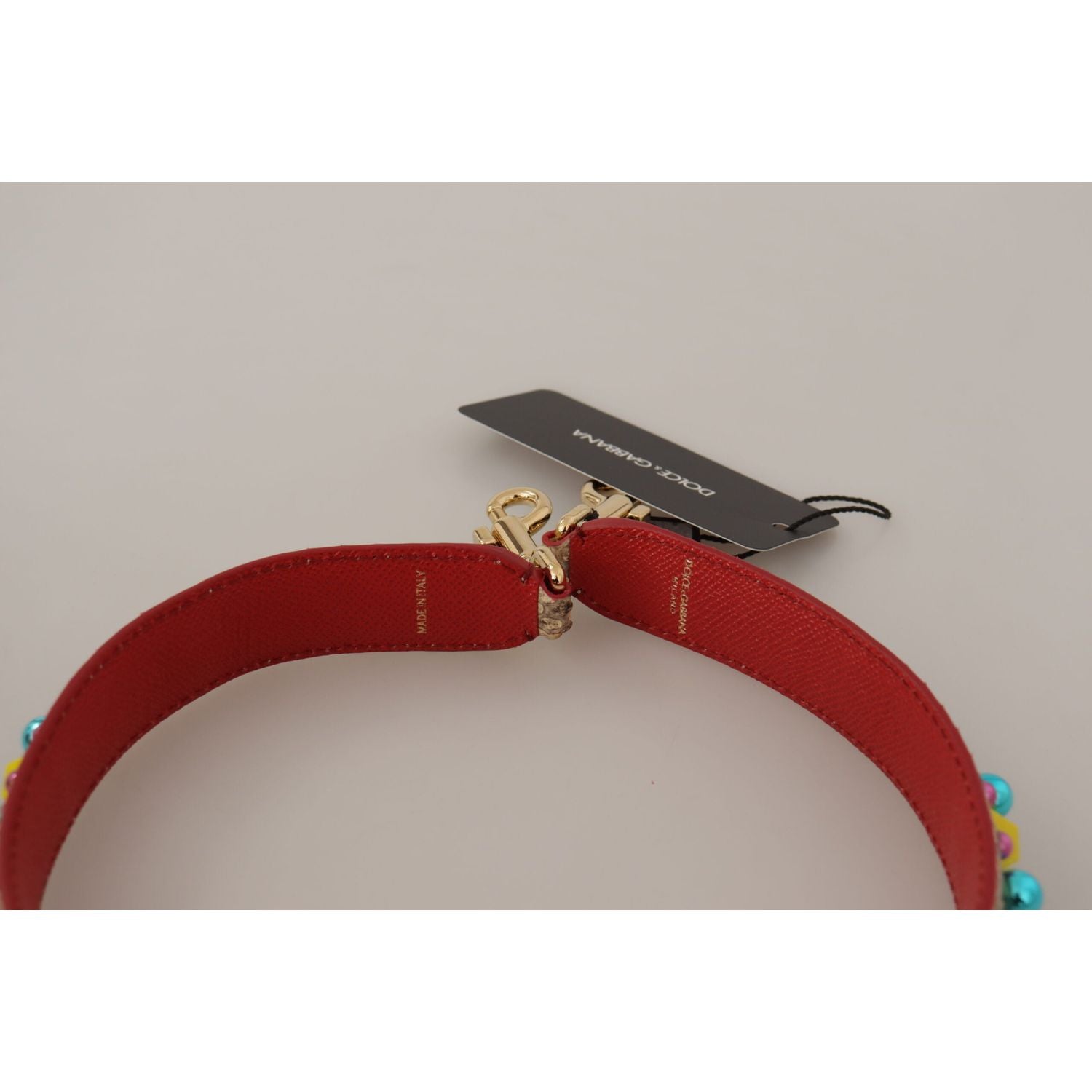 精致的米色蟒蛇皮包带