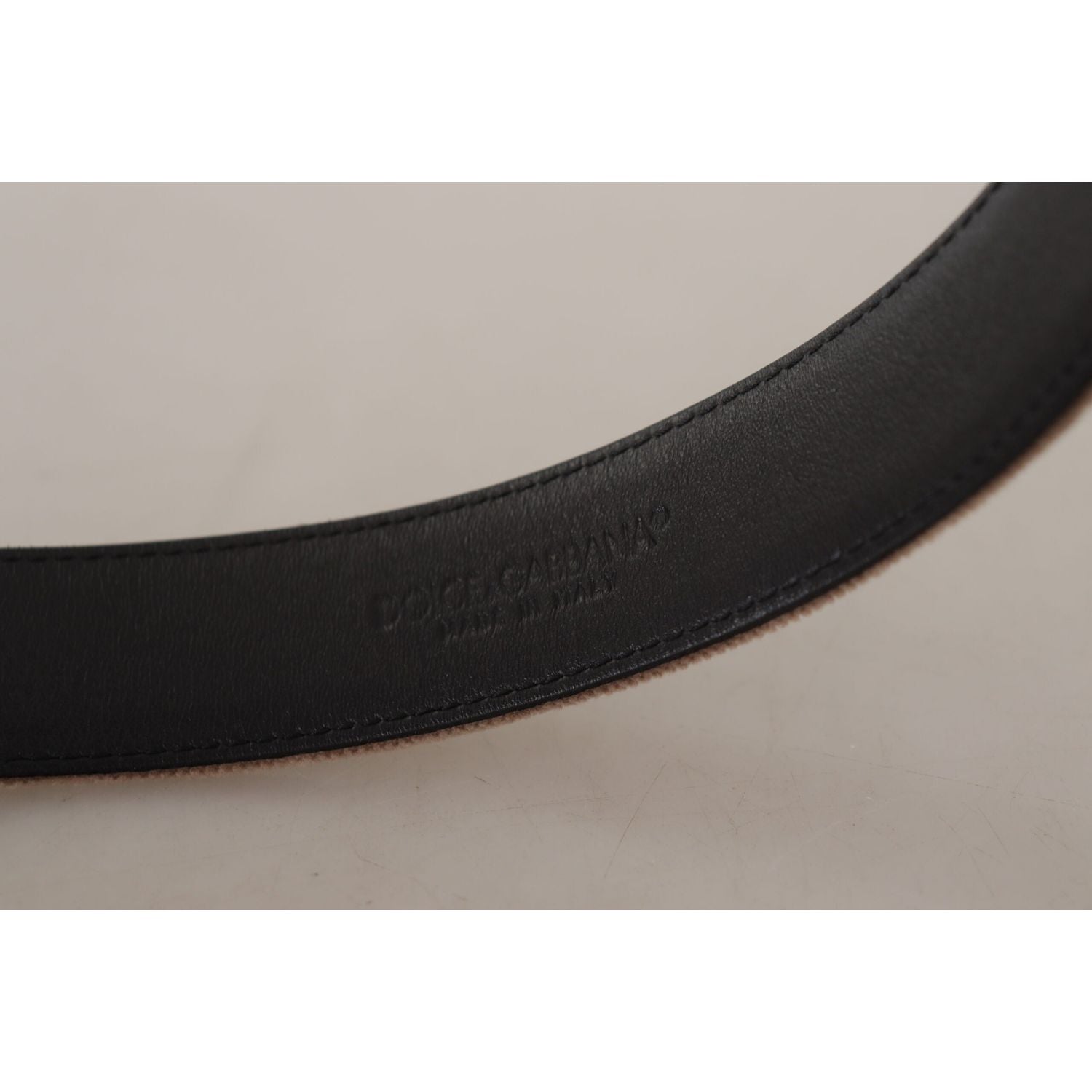 优雅天鹅绒徽标扣腰带