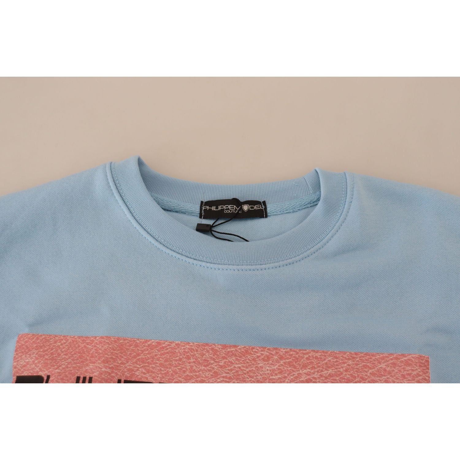 优雅浅蓝色长袖毛衣