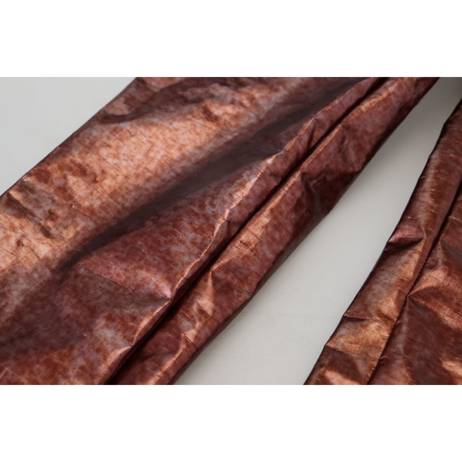 金属青铜色高腰紧身牛仔裤