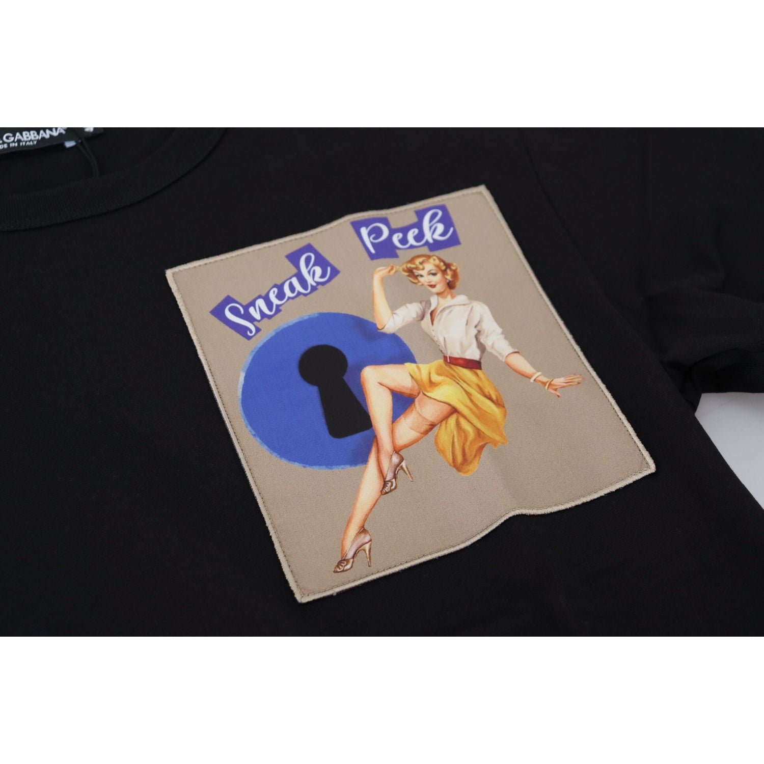 适合现代男士的时尚黑色棉质 T 恤