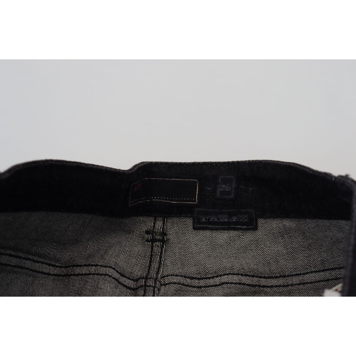 黑色光滑棉质修身牛仔裤