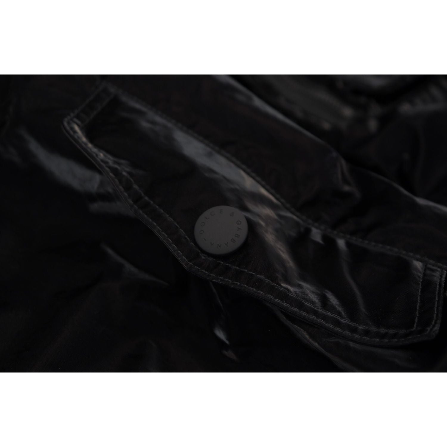 优雅黑色飞行员连帽夹克