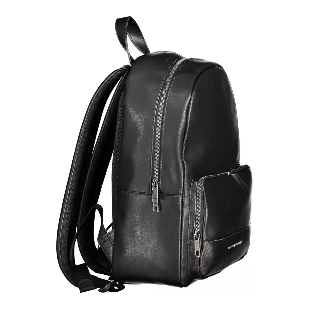 Front view with bag zipped and handles upright.