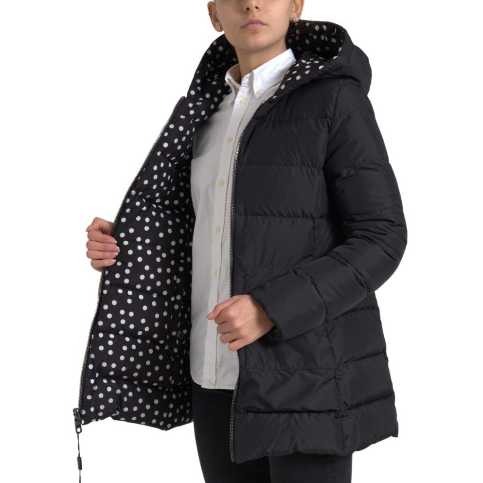 Front view with bag zipped and handles upright.