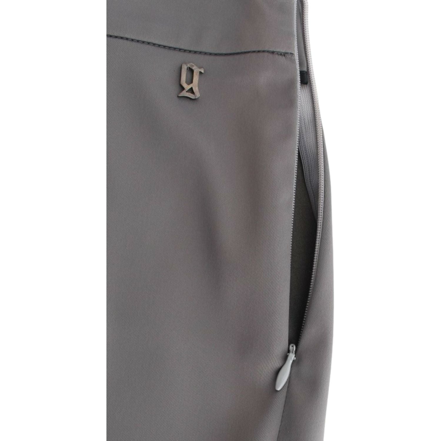 بنطلون أنيق رمادي اللون من تصميم جون جاليانو